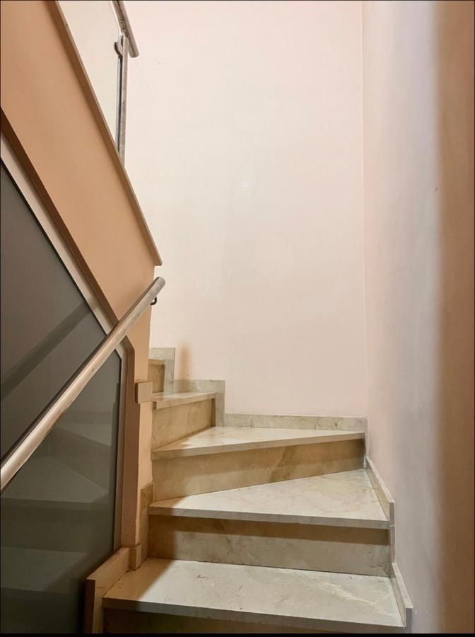 Casa Ideal Familias Y Grupos Con Balcones Exterior Soleada Patios Cerca Alhambra, Sierra Nevada, Rio Genil, Lancha Del Genil, Parque Llano Y Reloj Del Sol Con Barbacoas, Campo De Futbol, Circuito Gimnasia Accommodatie bij particulieren Granada