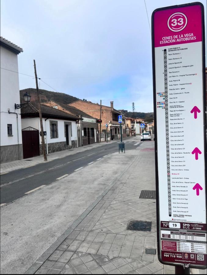 Accommodatie bij particulieren Casa Ideal Familias Y Grupos Con Balcones Exterior Soleada Patios Cerca Alhambra, Sierra Nevada, Rio Genil, Lancha Del Genil, Parque Llano Y Reloj Del Sol Con Barbacoas, Campo De Futbol, Circuito Gimnasia *