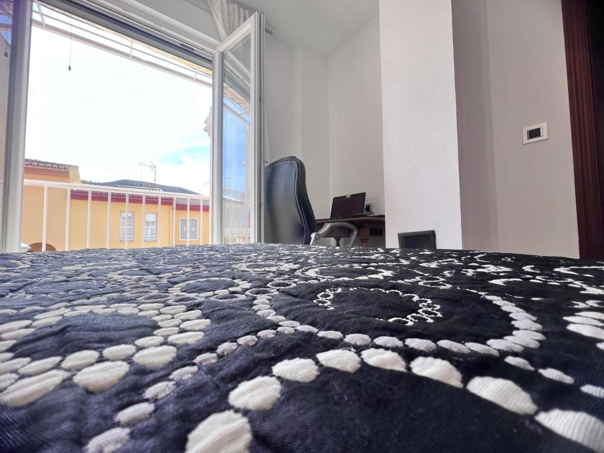Casa Ideal Familias Y Grupos Con Balcones Exterior Soleada Patios Cerca Alhambra, Sierra Nevada, Rio Genil, Lancha Del Genil, Parque Llano Y Reloj Del Sol Con Barbacoas, Campo De Futbol, Circuito Gimnasia Accommodatie bij particulieren Granada
