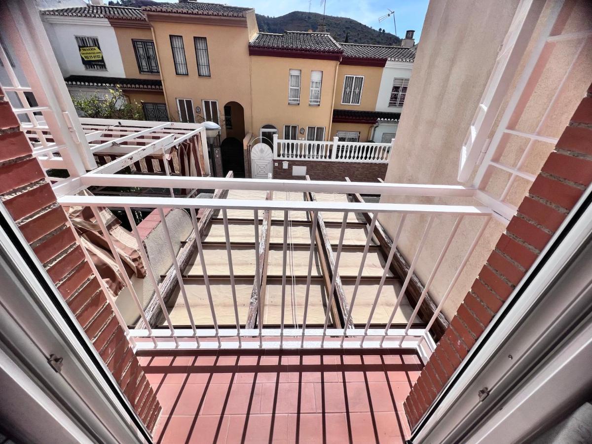 Accommodatie bij particulieren Casa Ideal Familias Y Grupos Con Balcones Exterior Soleada Patios Cerca Alhambra, Sierra Nevada, Rio Genil, Lancha Del Genil, Parque Llano Y Reloj Del Sol Con Barbacoas, Campo De Futbol, Circuito Gimnasia Granada