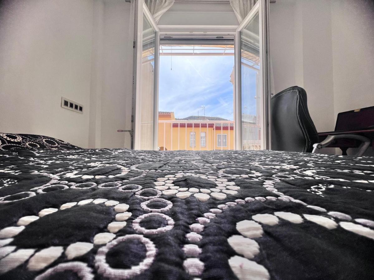 Accommodatie bij particulieren Casa Ideal Familias Y Grupos Con Balcones Exterior Soleada Patios Cerca Alhambra, Sierra Nevada, Rio Genil, Lancha Del Genil, Parque Llano Y Reloj Del Sol Con Barbacoas, Campo De Futbol, Circuito Gimnasia Granada