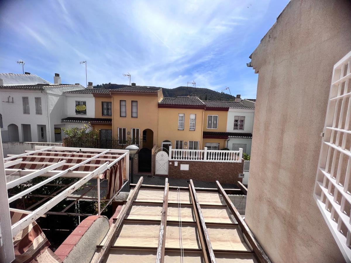 Casa Ideal Familias Y Grupos Con Balcones Exterior Soleada Patios Cerca Alhambra, Sierra Nevada, Rio Genil, Lancha Del Genil, Parque Llano Y Reloj Del Sol Con Barbacoas, Campo De Futbol, Circuito Gimnasia Accommodatie bij particulieren *