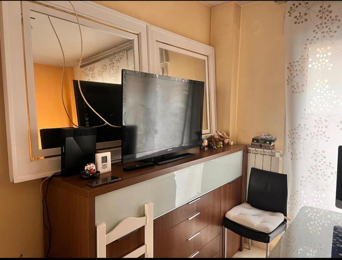 Casa Ideal Familias Y Grupos Con Balcones Exterior Soleada Patios Cerca Alhambra, Sierra Nevada, Rio Genil, Lancha Del Genil, Parque Llano Y Reloj Del Sol Con Barbacoas, Campo De Futbol, Circuito Gimnasia Accommodatie bij particulieren
