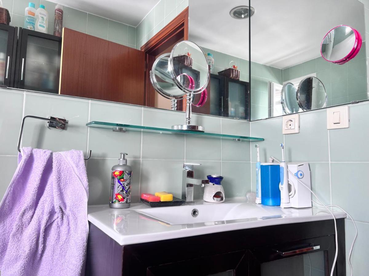 Casa Ideal Familias Y Grupos Con Balcones Exterior Soleada Patios Cerca Alhambra, Sierra Nevada, Rio Genil, Lancha Del Genil, Parque Llano Y Reloj Del Sol Con Barbacoas, Campo De Futbol, Circuito Gimnasia Accommodatie bij particulieren *