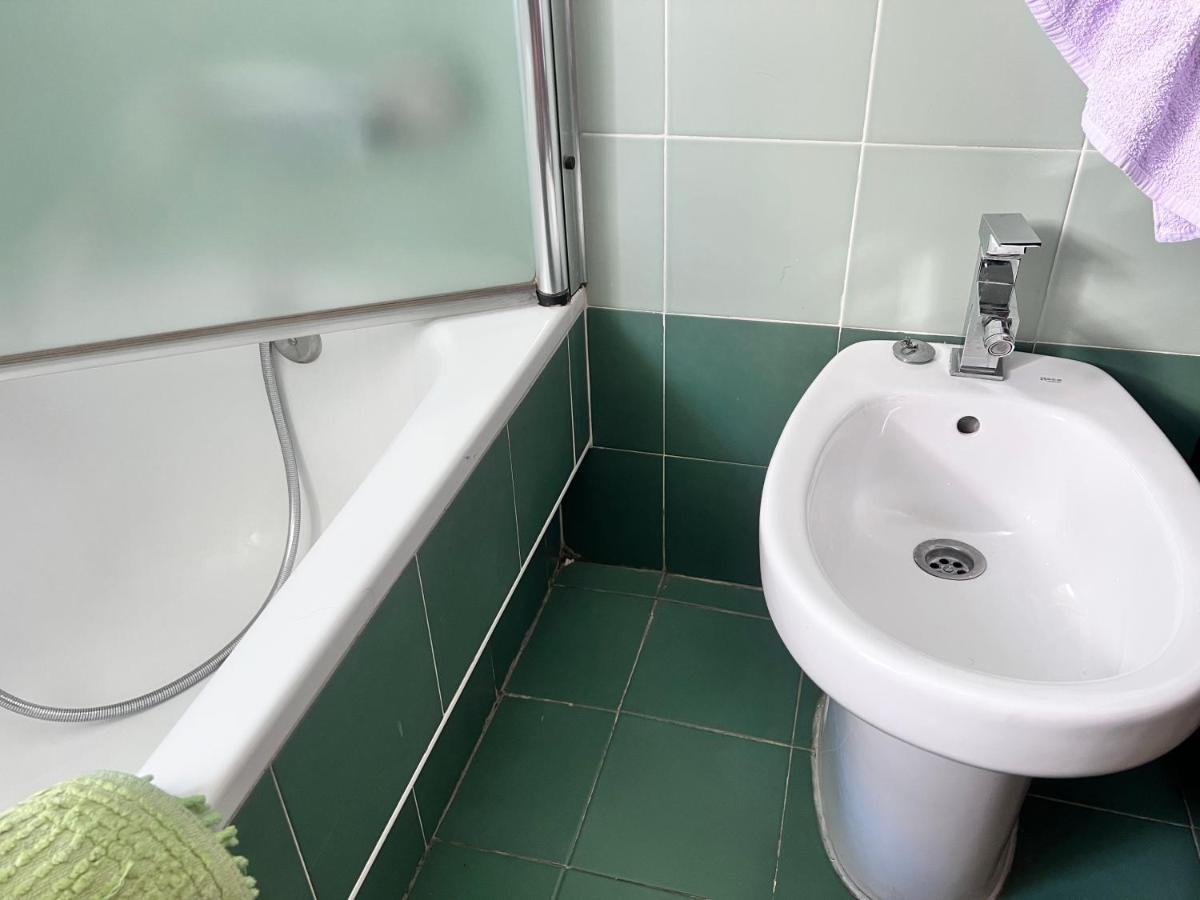 Casa Ideal Familias Y Grupos Con Balcones Exterior Soleada Patios Cerca Alhambra, Sierra Nevada, Rio Genil, Lancha Del Genil, Parque Llano Y Reloj Del Sol Con Barbacoas, Campo De Futbol, Circuito Gimnasia Accommodatie bij particulieren