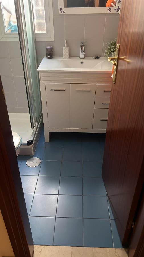 Casa Ideal Familias Y Grupos Con Balcones Exterior Soleada Patios Cerca Alhambra, Sierra Nevada, Rio Genil, Lancha Del Genil, Parque Llano Y Reloj Del Sol Con Barbacoas, Campo De Futbol, Circuito Gimnasia Accommodatie bij particulieren Granada