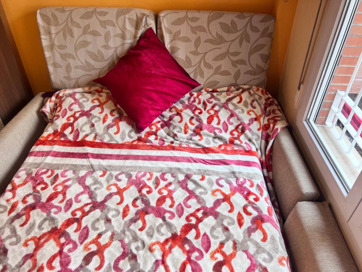 Casa Ideal Familias Y Grupos Con Balcones Exterior Soleada Patios Cerca Alhambra, Sierra Nevada, Rio Genil, Lancha Del Genil, Parque Llano Y Reloj Del Sol Con Barbacoas, Campo De Futbol, Circuito Gimnasia Accommodatie bij particulieren