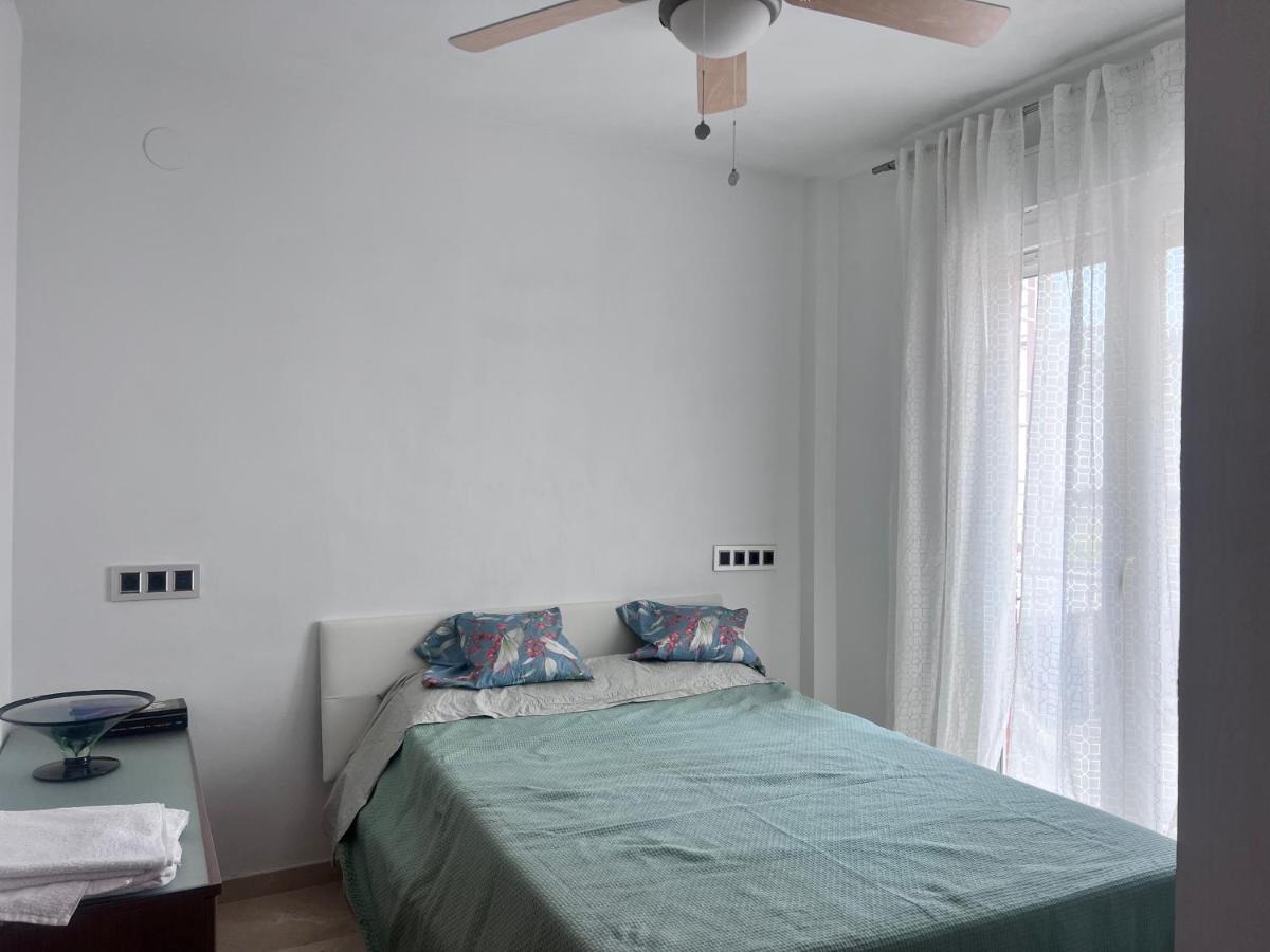 Casa Ideal Familias Y Grupos Con Balcones Exterior Soleada Patios Cerca Alhambra, Sierra Nevada, Rio Genil, Lancha Del Genil, Parque Llano Y Reloj Del Sol Con Barbacoas, Campo De Futbol, Circuito Gimnasia Accommodatie bij particulieren