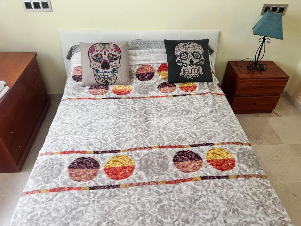 Accommodatie bij particulieren Casa Ideal Familias Y Grupos Con Balcones Exterior Soleada Patios Cerca Alhambra, Sierra Nevada, Rio Genil, Lancha Del Genil, Parque Llano Y Reloj Del Sol Con Barbacoas, Campo De Futbol, Circuito Gimnasia