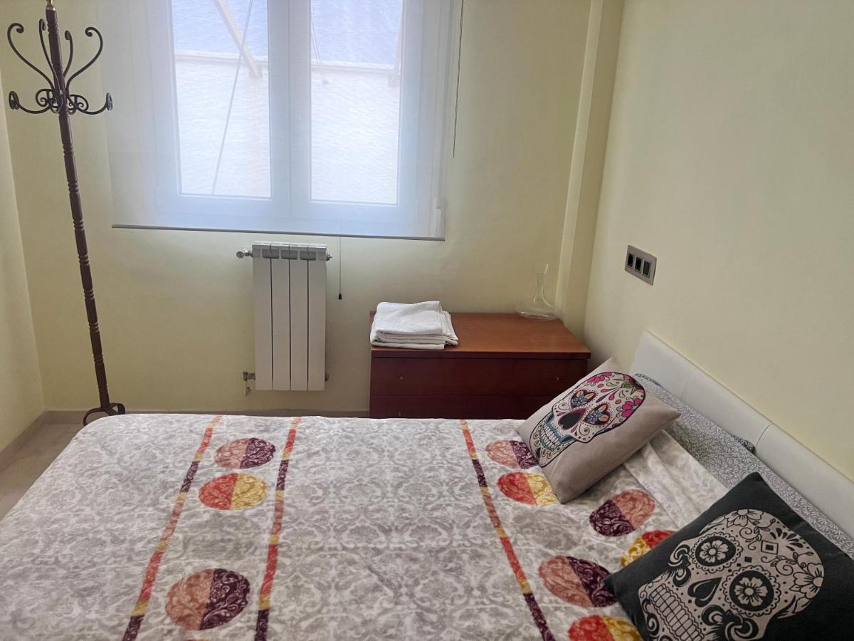 Accommodatie bij particulieren Casa Ideal Familias Y Grupos Con Balcones Exterior Soleada Patios Cerca Alhambra, Sierra Nevada, Rio Genil, Lancha Del Genil, Parque Llano Y Reloj Del Sol Con Barbacoas, Campo De Futbol, Circuito Gimnasia