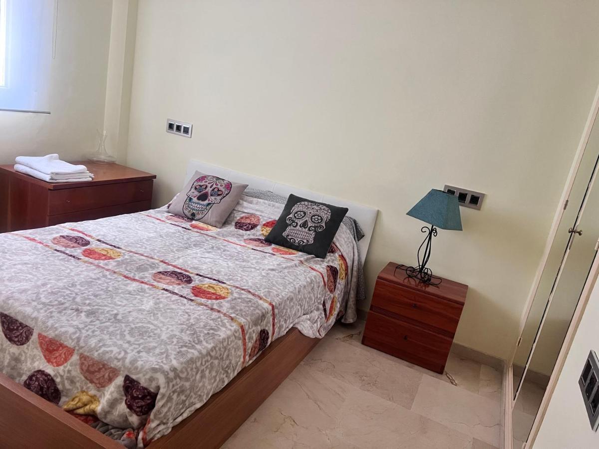 Casa Ideal Familias Y Grupos Con Balcones Exterior Soleada Patios Cerca Alhambra, Sierra Nevada, Rio Genil, Lancha Del Genil, Parque Llano Y Reloj Del Sol Con Barbacoas, Campo De Futbol, Circuito Gimnasia Accommodatie bij particulieren Granada