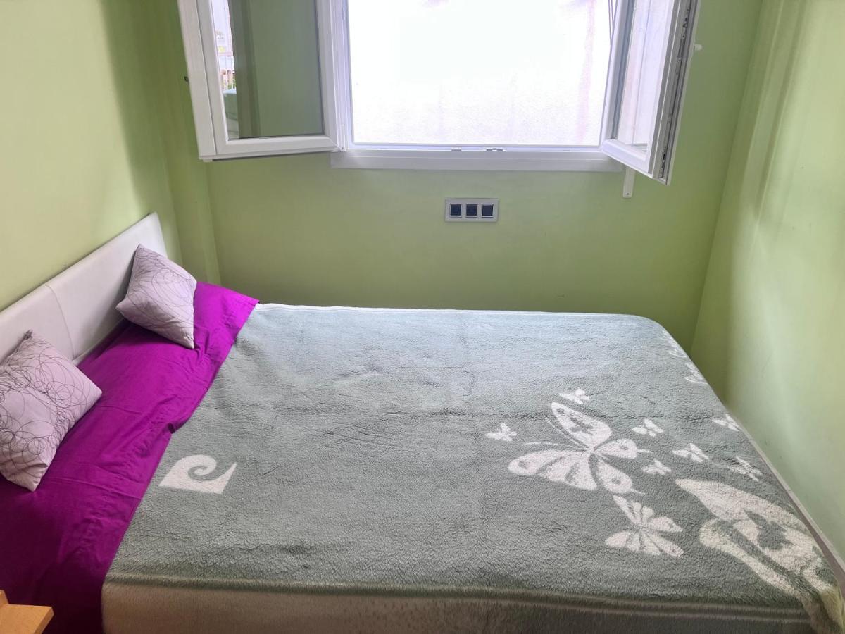 Casa Ideal Familias Y Grupos Con Balcones Exterior Soleada Patios Cerca Alhambra, Sierra Nevada, Rio Genil, Lancha Del Genil, Parque Llano Y Reloj Del Sol Con Barbacoas, Campo De Futbol, Circuito Gimnasia Accommodatie bij particulieren