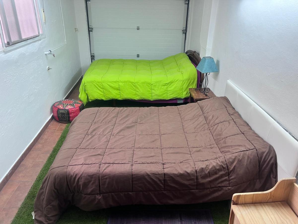 Accommodatie bij particulieren Casa Ideal Familias Y Grupos Con Balcones Exterior Soleada Patios Cerca Alhambra, Sierra Nevada, Rio Genil, Lancha Del Genil, Parque Llano Y Reloj Del Sol Con Barbacoas, Campo De Futbol, Circuito Gimnasia
