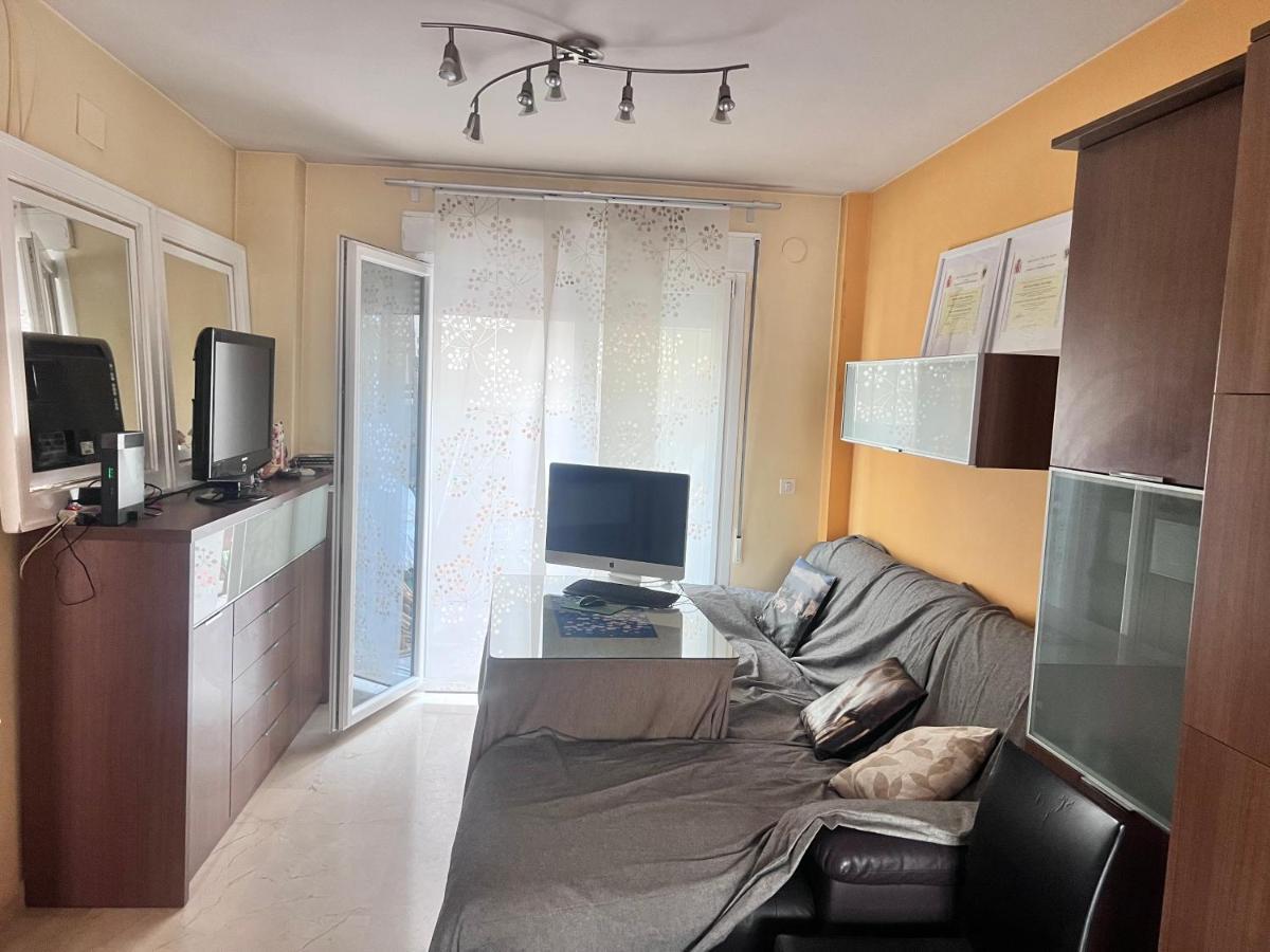 Casa Ideal Familias Y Grupos Con Balcones Exterior Soleada Patios Cerca Alhambra, Sierra Nevada, Rio Genil, Lancha Del Genil, Parque Llano Y Reloj Del Sol Con Barbacoas, Campo De Futbol, Circuito Gimnasia Accommodatie bij particulieren *
