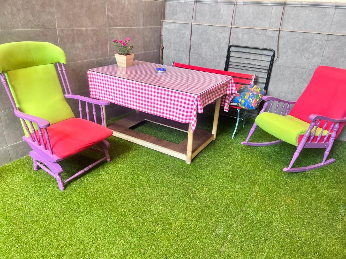 Casa Ideal Familias Y Grupos Con Balcones Exterior Soleada Patios Cerca Alhambra, Sierra Nevada, Rio Genil, Lancha Del Genil, Parque Llano Y Reloj Del Sol Con Barbacoas, Campo De Futbol, Circuito Gimnasia Accommodatie bij particulieren Granada