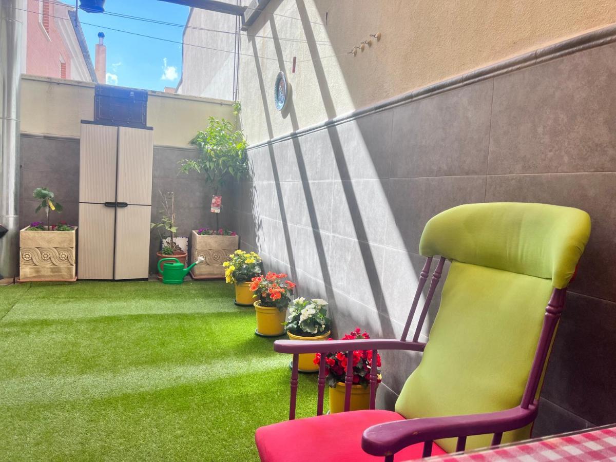 Casa Ideal Familias Y Grupos Con Balcones Exterior Soleada Patios Cerca Alhambra, Sierra Nevada, Rio Genil, Lancha Del Genil, Parque Llano Y Reloj Del Sol Con Barbacoas, Campo De Futbol, Circuito Gimnasia Accommodatie bij particulieren