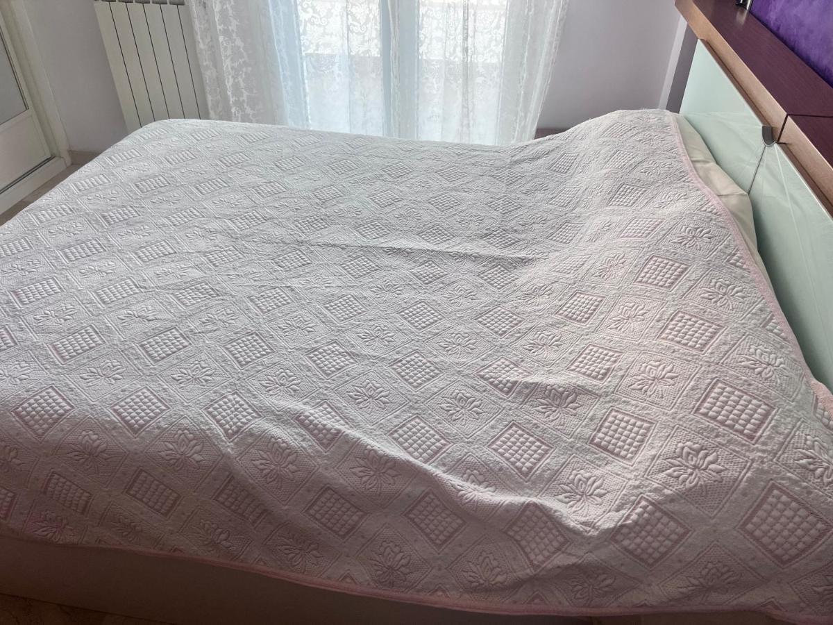 Casa Ideal Familias Y Grupos Con Balcones Exterior Soleada Patios Cerca Alhambra, Sierra Nevada, Rio Genil, Lancha Del Genil, Parque Llano Y Reloj Del Sol Con Barbacoas, Campo De Futbol, Circuito Gimnasia Accommodatie bij particulieren Granada
