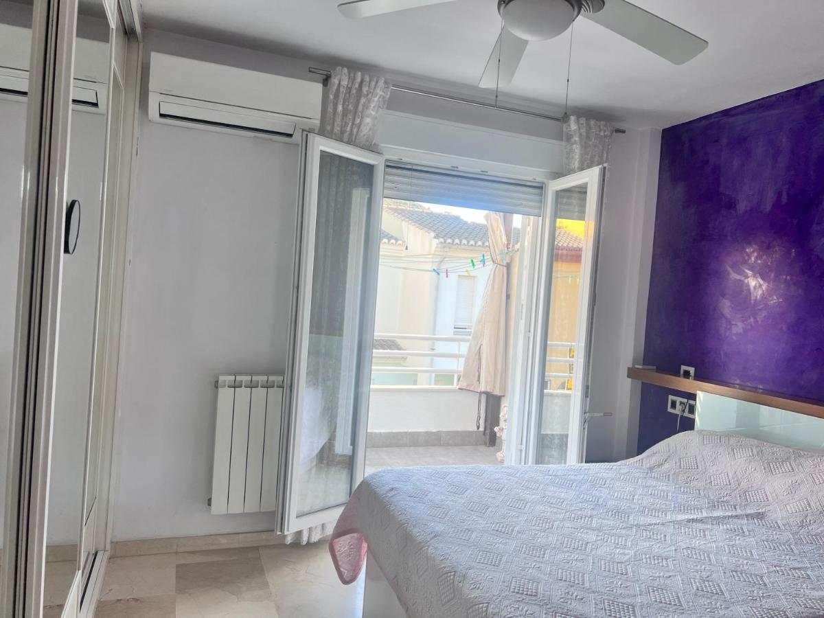Accommodatie bij particulieren Casa Ideal Familias Y Grupos Con Balcones Exterior Soleada Patios Cerca Alhambra, Sierra Nevada, Rio Genil, Lancha Del Genil, Parque Llano Y Reloj Del Sol Con Barbacoas, Campo De Futbol, Circuito Gimnasia