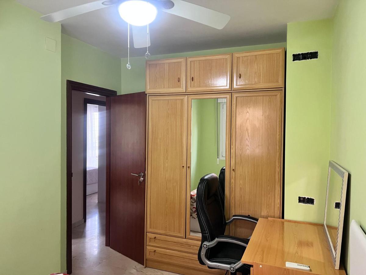 Accommodatie bij particulieren Casa Ideal Familias Y Grupos Con Balcones Exterior Soleada Patios Cerca Alhambra, Sierra Nevada, Rio Genil, Lancha Del Genil, Parque Llano Y Reloj Del Sol Con Barbacoas, Campo De Futbol, Circuito Gimnasia