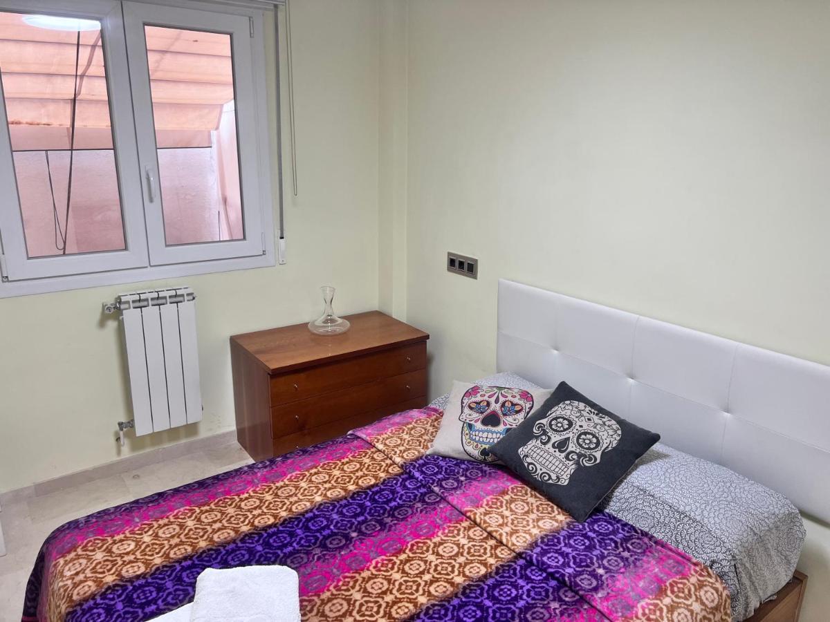Accommodatie bij particulieren Casa Ideal Familias Y Grupos Con Balcones Exterior Soleada Patios Cerca Alhambra, Sierra Nevada, Rio Genil, Lancha Del Genil, Parque Llano Y Reloj Del Sol Con Barbacoas, Campo De Futbol, Circuito Gimnasia *
