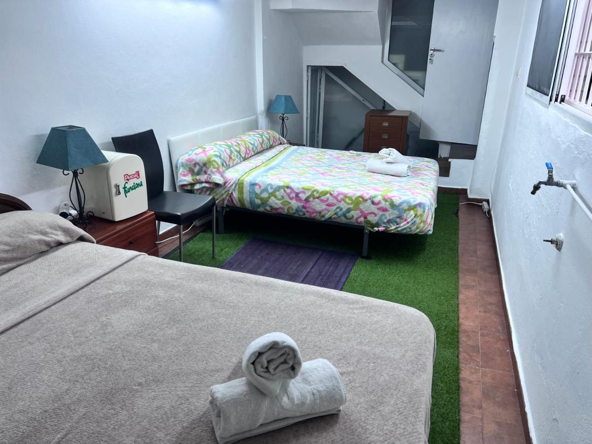 Accommodatie bij particulieren Casa Ideal Familias Y Grupos Con Balcones Exterior Soleada Patios Cerca Alhambra, Sierra Nevada, Rio Genil, Lancha Del Genil, Parque Llano Y Reloj Del Sol Con Barbacoas, Campo De Futbol, Circuito Gimnasia Granada